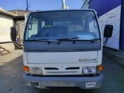 Veículo de Sucata nissan cabstar 3.0d do ano 2000 alimentado bd30d