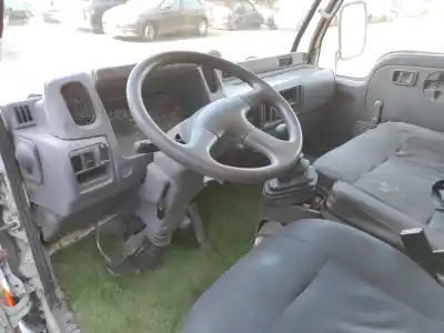 Veículo de Sucata nissan cabstar 3.0d do ano 2000 alimentado bd30d