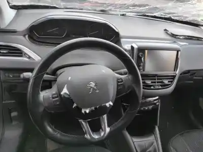 Veículo de Sucata peugeot 208 i (ca_, cc_) 1.2 vti 82 do ano 2019 alimentado hm05