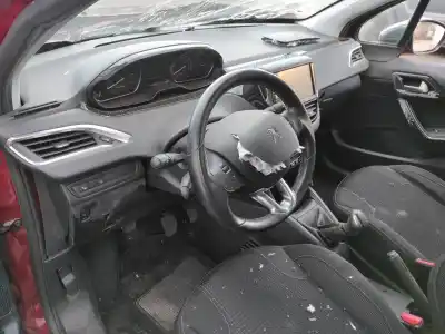 Veículo de Sucata peugeot 208 i (ca_, cc_) 1.2 vti 82 do ano 2019 alimentado hm05