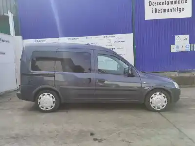 Veículo de Sucata opel combo tour 1.3 cdti 16v do ano 2006 alimentado z13dt