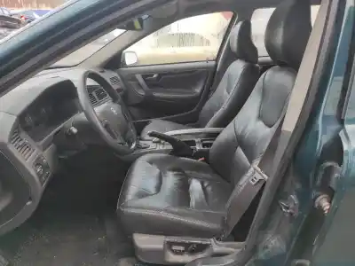 Veicolo di demolizione volvo xc70 2.4 diesel cat dell'anno 2003 alimentato 5244t