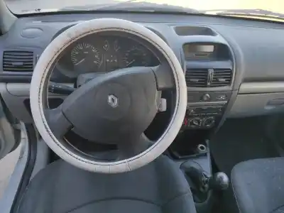 Здавання транспортного засобу renault clio ii fase ii (b/cb0) року 2003 потужний d4f b7