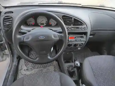 Veicolo di demolizione ford                                               fiesta berlina (dx)                                                                                                                                                                                                                                        trend                                                                                                                                                                                                                                                      dell'anno 2001 alimentato j4r