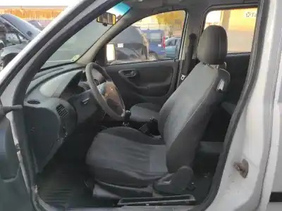 Veicolo di demolizione opel combo corsa c dell'anno 2007 alimentato z13dtj
