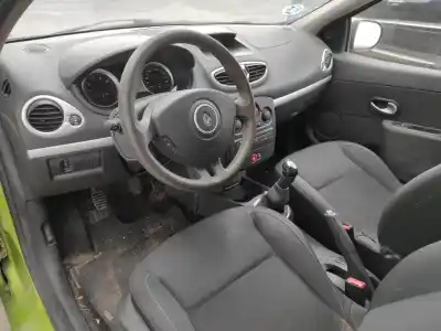Scrapping Vehicle renault clio iii pack dynamique of the year 2010 powered d4f740