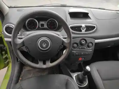 Scrapping Vehicle renault clio iii pack dynamique of the year 2010 powered d4f740
