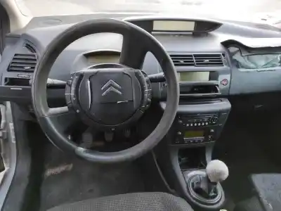 Scrapping Vehicle citroen c4 coupe vtr of the year 2006 powered 9hx