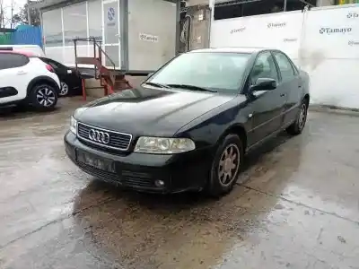 Véhicule à la ferraille audi a4 avant (b5) * de l'année 2000 alimenté ajm