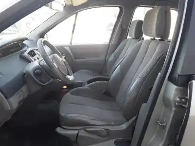 Здавання транспортного засобу renault scénic ii (jm0/1_) 1.9 dci року 2006 потужний f9q812