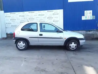 Veicolo di demolizione opel corsa b base (e) dell'anno 1998 alimentato x10xe