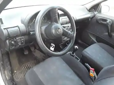 Veicolo di demolizione opel corsa b base (e) dell'anno 1998 alimentato x10xe