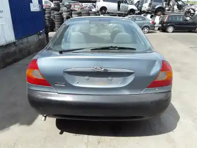 Sloopvoertuig ford mondeo berlina (gd) glx van het jaar 2000 aangedreven ngb