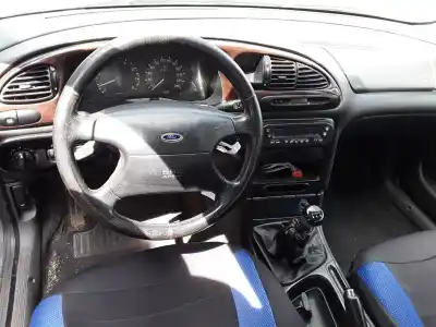 Sloopvoertuig ford mondeo berlina (gd) glx van het jaar 2000 aangedreven ngb