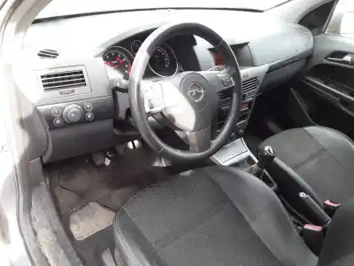 Veicolo di demolizione opel                                               astra h berlina                                                                                                                                                                                                                                            cosmo                                                                                                                                                                                                                                                      dell'anno 2006 alimentato z18xe