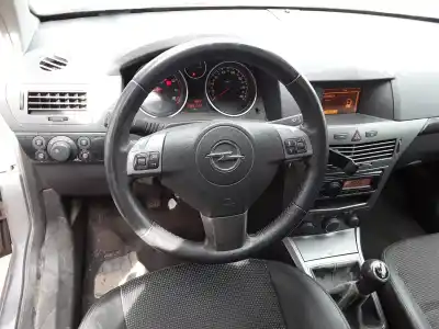 Veicolo di demolizione opel                                               astra h berlina                                                                                                                                                                                                                                            cosmo                                                                                                                                                                                                                                                      dell'anno 2006 alimentato z18xe