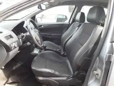 Veicolo di demolizione opel                                               astra h berlina                                                                                                                                                                                                                                            cosmo                                                                                                                                                                                                                                                      dell'anno 2006 alimentato z18xe
