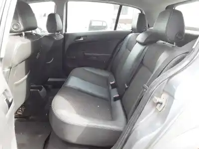 Veicolo di demolizione opel                                               astra h berlina                                                                                                                                                                                                                                            cosmo                                                                                                                                                                                                                                                      dell'anno 2006 alimentato z18xe