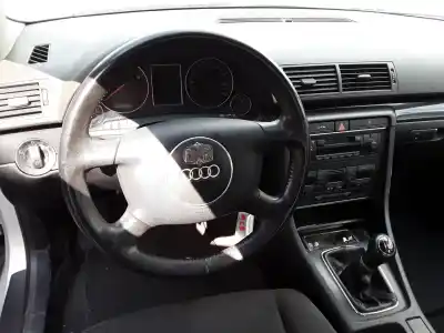Veicolo di demolizione audi a4 b6 (8e2) 1.8 t dell'anno 2001 alimentato avj