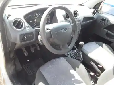 Véhicule à la ferraille ford fiesta v (jh_, jd_) 1.3 de l'année 2007 alimenté a9ja