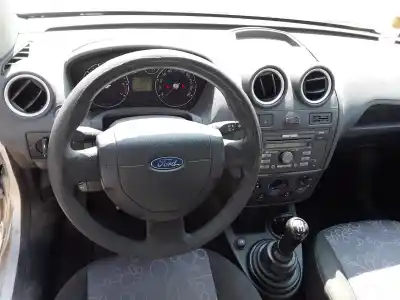 Véhicule à la ferraille ford fiesta v (jh_, jd_) 1.3 de l'année 2007 alimenté a9ja