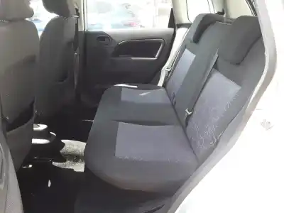 Véhicule à la ferraille ford fiesta v (jh_, jd_) 1.3 de l'année 2007 alimenté a9ja