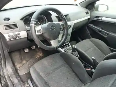 Veículo de Sucata opel astra h gtc (a04) 1.9 cdti 16v (l08) do ano 2005 alimentado z19dth