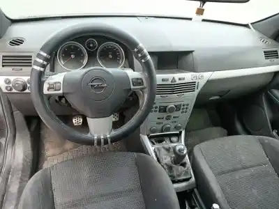 Veículo de Sucata opel astra h gtc (a04) 1.9 cdti 16v (l08) do ano 2005 alimentado z19dth