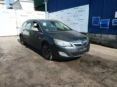 Véhicule à la ferraille OPEL ASTRA J SPORTS TOURER (P10)  de l'année 2012 alimenté A20DTH