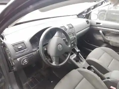 Veículo de Sucata volkswagen golf v (1k1) 2.0 tdi 16v do ano 2004 alimentado bkd