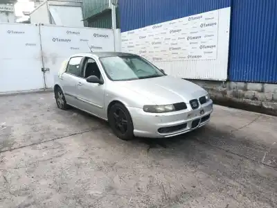 Vehículo de desguace SEAT LEON (1M1)  del año 2001 con motor AUS