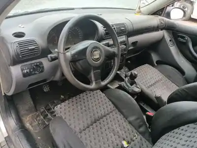 Veicolo di demolizione seat leon (1m1) 1.6 16 v dell'anno 2001 alimentato aus