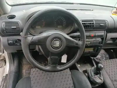 Veicolo di demolizione seat leon (1m1) 1.6 16 v dell'anno 2001 alimentato aus
