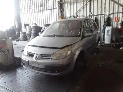 Verschrottungsfahrzeug RENAULT SCENIC II  des Jahres 2004 angetrieben F9Q812