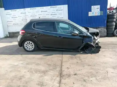 Sloopvoertuig peugeot 208 i (ca_, cc_) 1.4 hdi van het jaar 2012 aangedreven 8h01