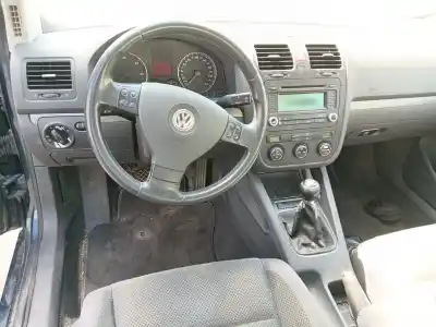 Veículo de Sucata volkswagen golf v (1k1) 1.9 tdi do ano 2005 alimentado bkc