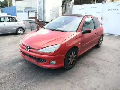 Véhicule à la ferraille peugeot 206 fastback (2a/c) 1.4 16v de l'année 2004 alimenté kfu
