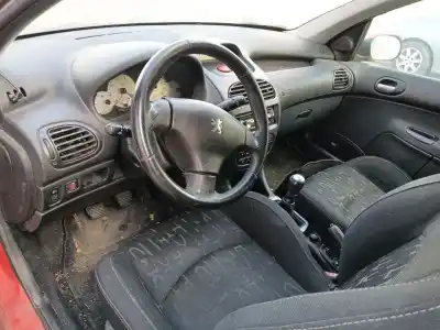 Véhicule à la ferraille peugeot 206 fastback (2a/c) 1.4 16v de l'année 2004 alimenté kfu