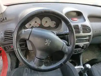 Véhicule à la ferraille peugeot 206 fastback (2a/c) 1.4 16v de l'année 2004 alimenté kfu