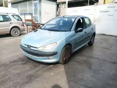 Veicolo di demolizione peugeot 206 fastback (2a/c) 1.6 16v dell'anno 2001 alimentato nfu