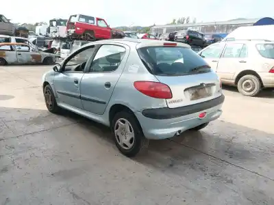 Veicolo di demolizione peugeot 206 fastback (2a/c) 1.6 16v dell'anno 2001 alimentato nfu