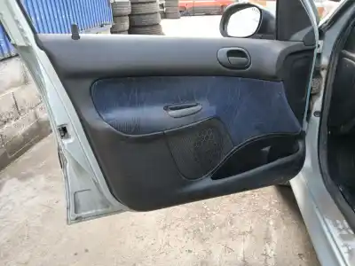 Veicolo di demolizione peugeot 206 fastback (2a/c) 1.6 16v dell'anno 2001 alimentato nfu