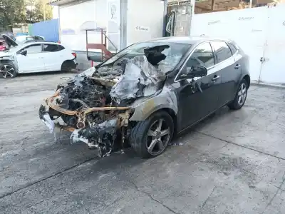 Veículo de Sucata volvo v40 fastback (525) d3 do ano 2016 alimentado d4204t9