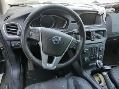 Veículo de Sucata volvo v40 fastback (525) d3 do ano 2016 alimentado d4204t9