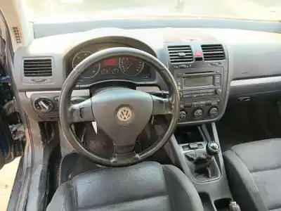 Veículo de Sucata volkswagen golf v (1k1) 1.9 tdi do ano 2005 alimentado bkc