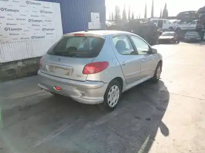 Véhicule à la ferraille peugeot 206 fastback (2a/c) 1.4 16v de l'année 2005 alimenté kfu