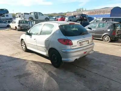 Véhicule à la ferraille peugeot 206 fastback (2a/c) 1.4 16v de l'année 2005 alimenté kfu