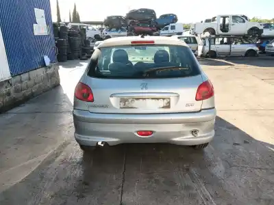 Véhicule à la ferraille peugeot 206 fastback (2a/c) 1.4 16v de l'année 2005 alimenté kfu