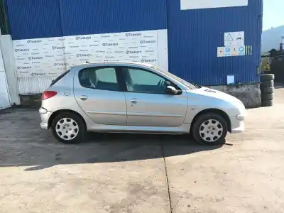 Véhicule à la ferraille peugeot 206 fastback (2a/c) 1.4 16v de l'année 2005 alimenté kfu