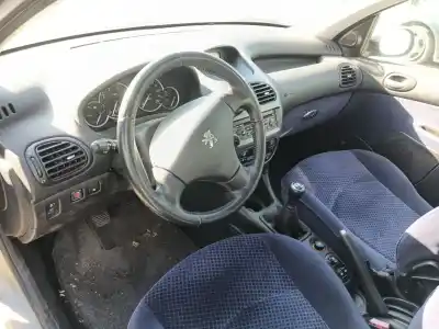 Véhicule à la ferraille peugeot 206 fastback (2a/c) 1.4 16v de l'année 2005 alimenté kfu